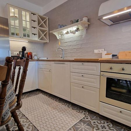 Golden Sunset Apps Apartment Ceprljanda Bilik gambar